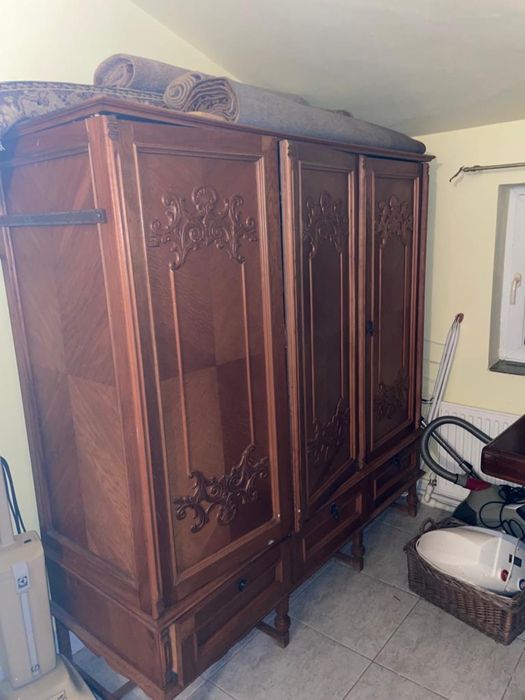 Dulap dulapuri lemn masiv mobila sculptata