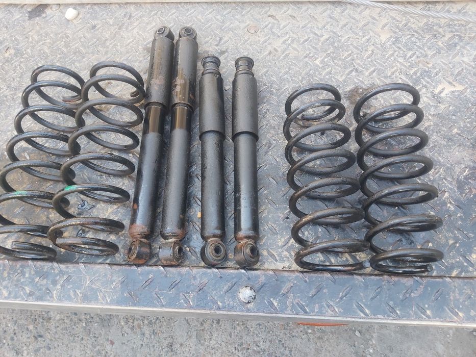 Оригинални амортесьори и пружини Сузуки Джимни  KYB