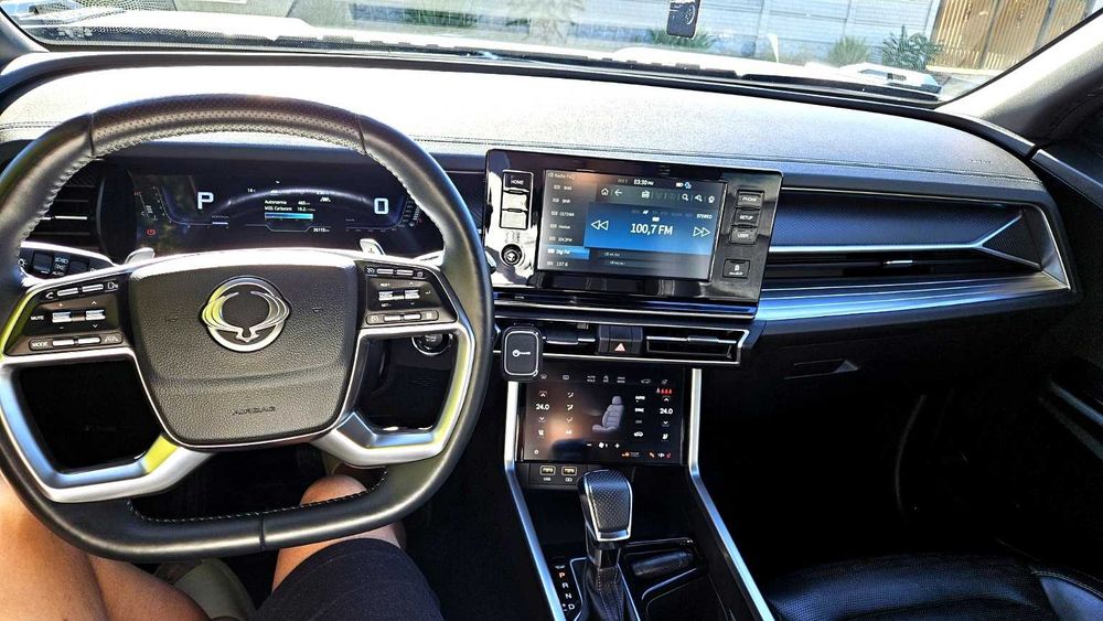 Ssangyong Torres (KGM), echipare Premium