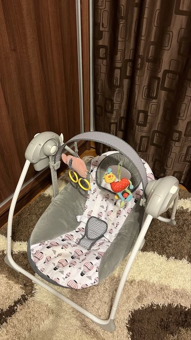 Leagan Kinderkraft Flo, cu melodii, roz cu gri