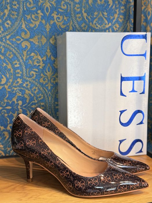 Дамски обувки на ток GUESS Monogram 36 и 40
