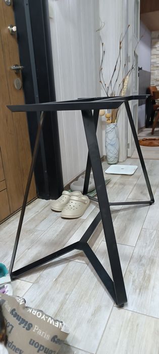 Метална стойка за маса