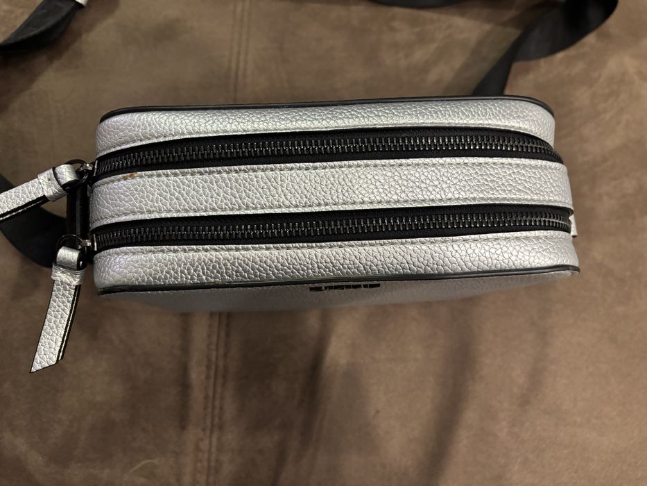 Чанта през рамо DKNY