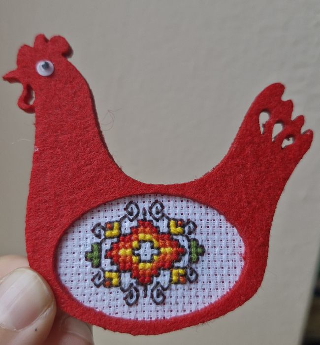 Великденски магнит с ръчна бродерия