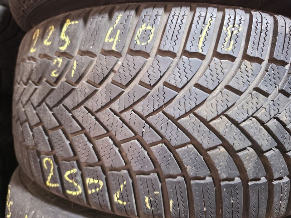 225 40 18 iarna bridgestone dot 21 23