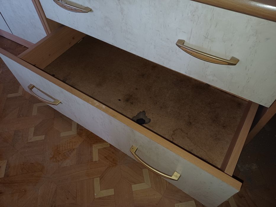 Отдам прихожую, самовывоз 4 этаж.