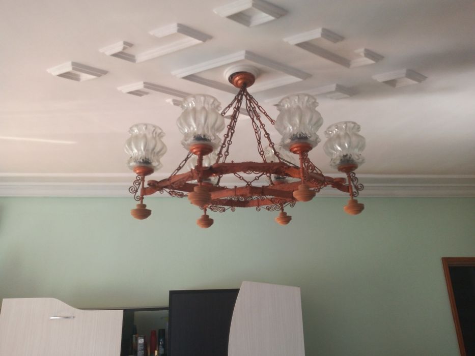 Продавам полилей