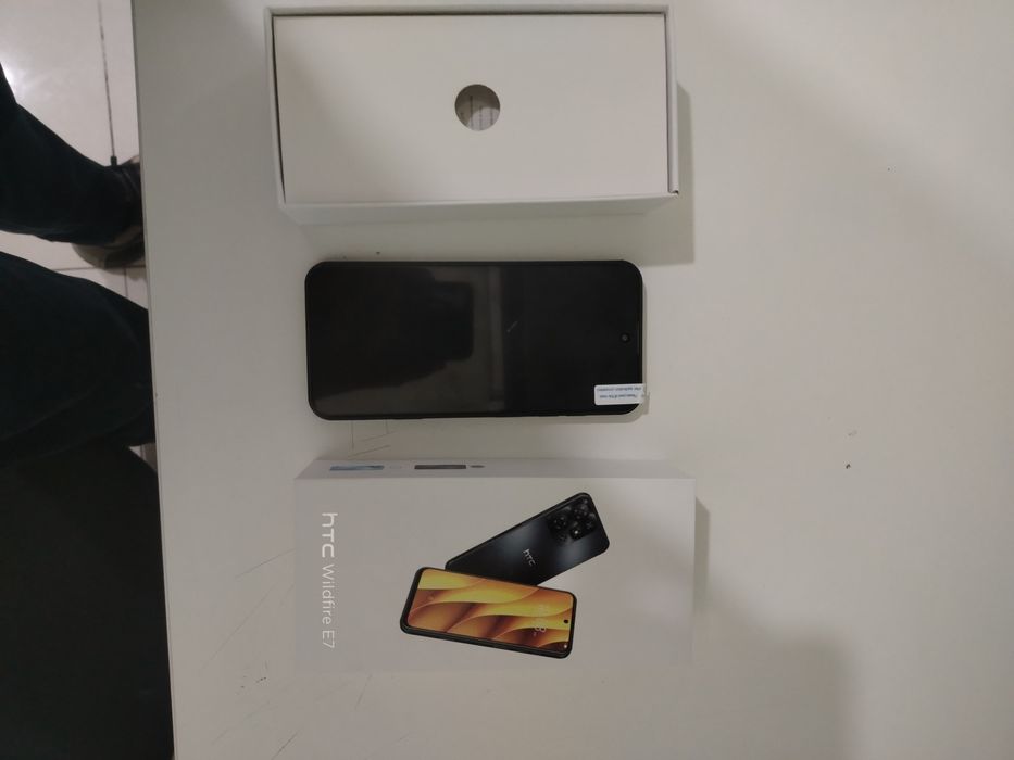 Телефон HTC Wildfire E7