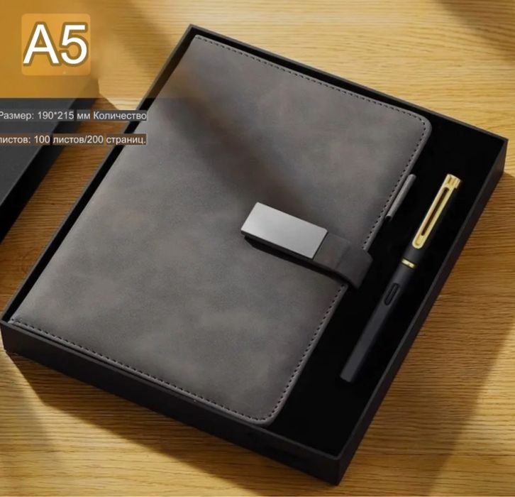 Блокнот с ручкой