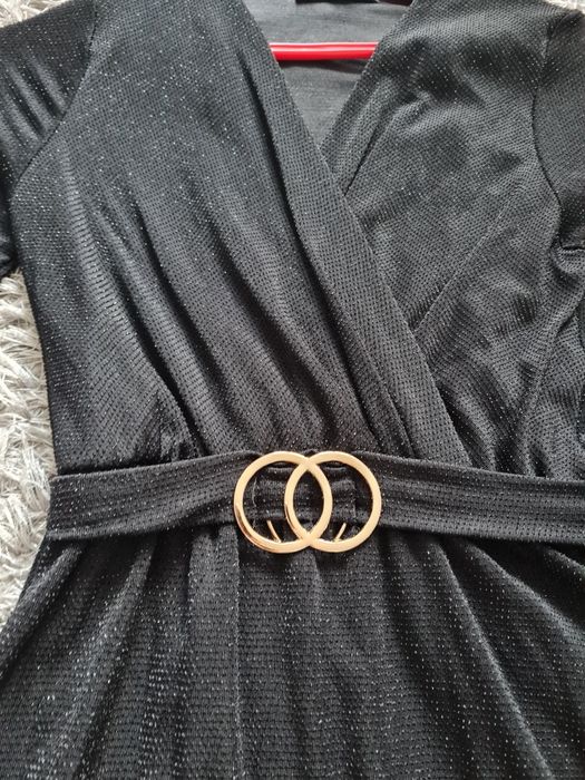 Елегантна рокля с блестящи нишки