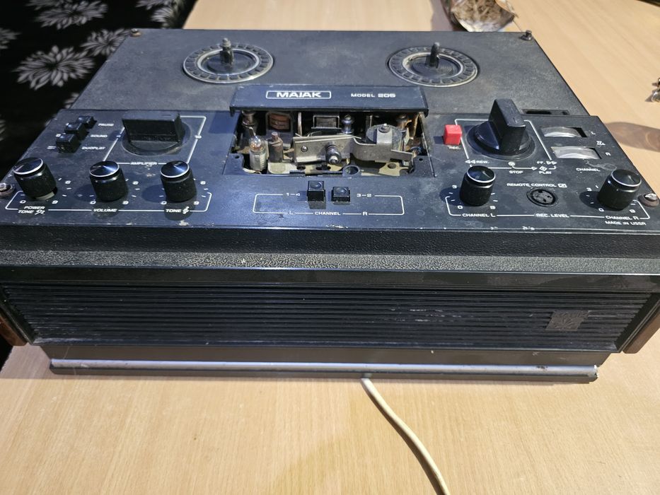 Magnetofon Majak 205 maiak plus unul de piese