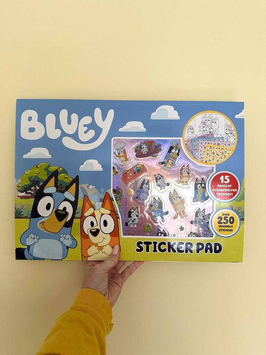 Блуи Bluey книжка със стикери и страници за оцветяване