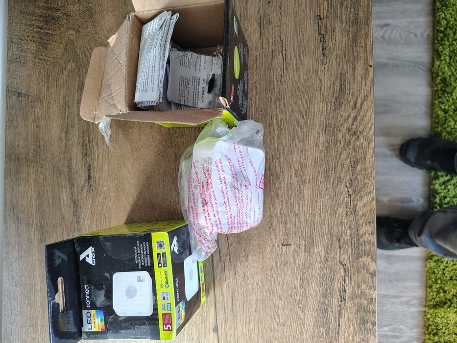 2 Senzori de mișcare