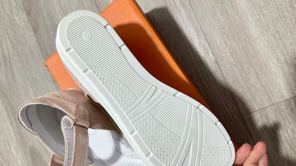 Продам новые кожаные детские сандали Турция