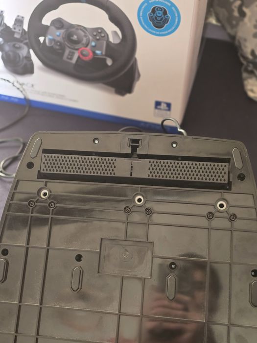 Продавам Logitech g29 se