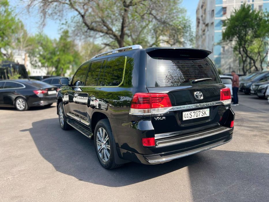 Toyota 200 сотилади