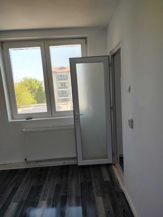 Vând apartament în orașul Bârlad ..centru.