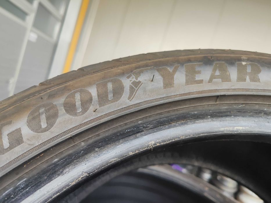 2бр. летни гуми 275/35/19 Goodyear
