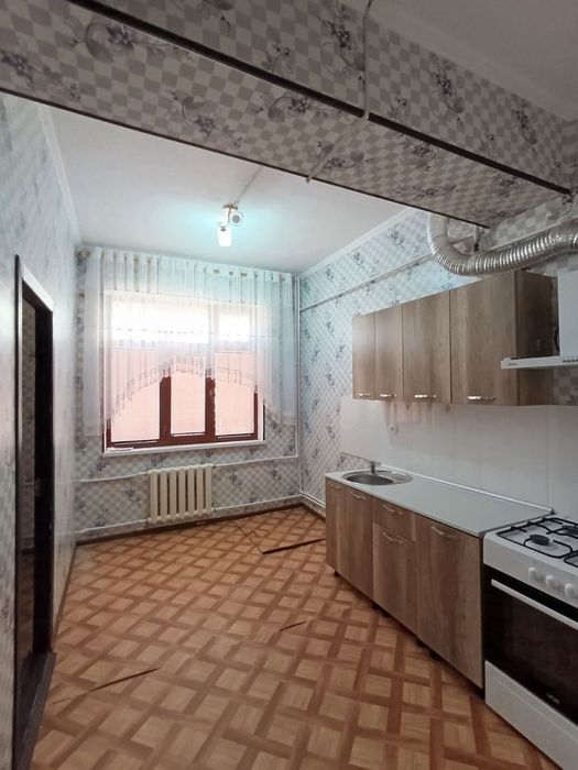 Гулистон Поворот олдида 1² хонали  квартира сотилади