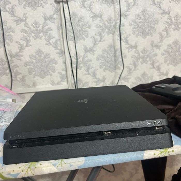 Playstation 4Slim