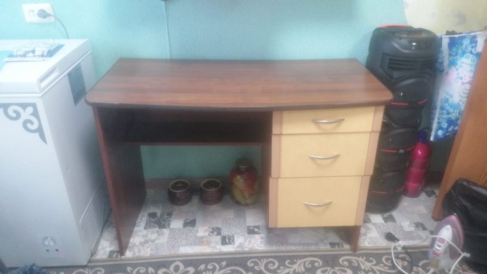 Рабочий стол в хорошем состоянии.