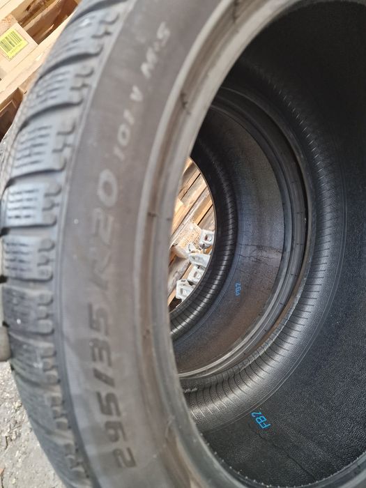 Anvelope 295/35R20 marca Pirelli, DOT 2020, 6 mm