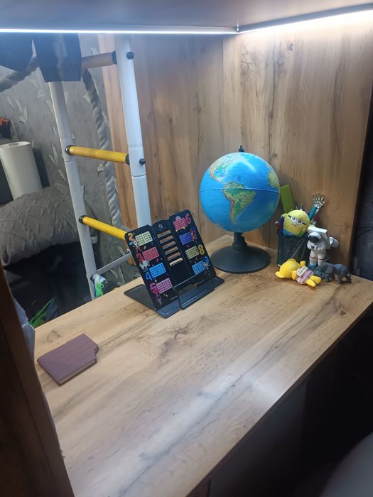 Кровать детская со столом и шкафами