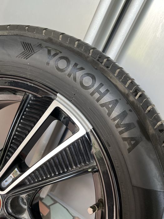 Продам диск с шиной YOKOHAMA .4шт