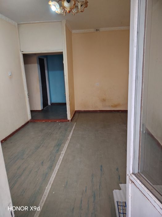 Продается 2 комнатная кв на 2-этаже.Ориентир:Ул. Кадыри. Карзинка маг.