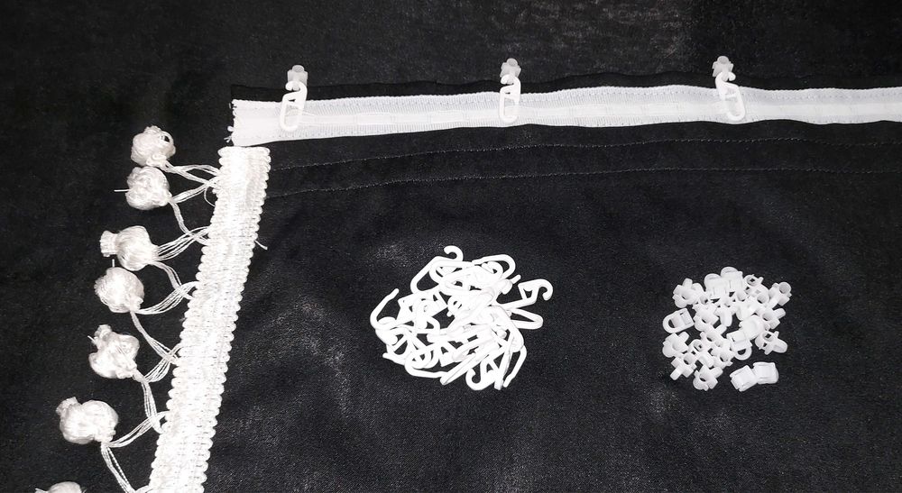 Комплект пердета за камион + кукички черни с бели пискюли