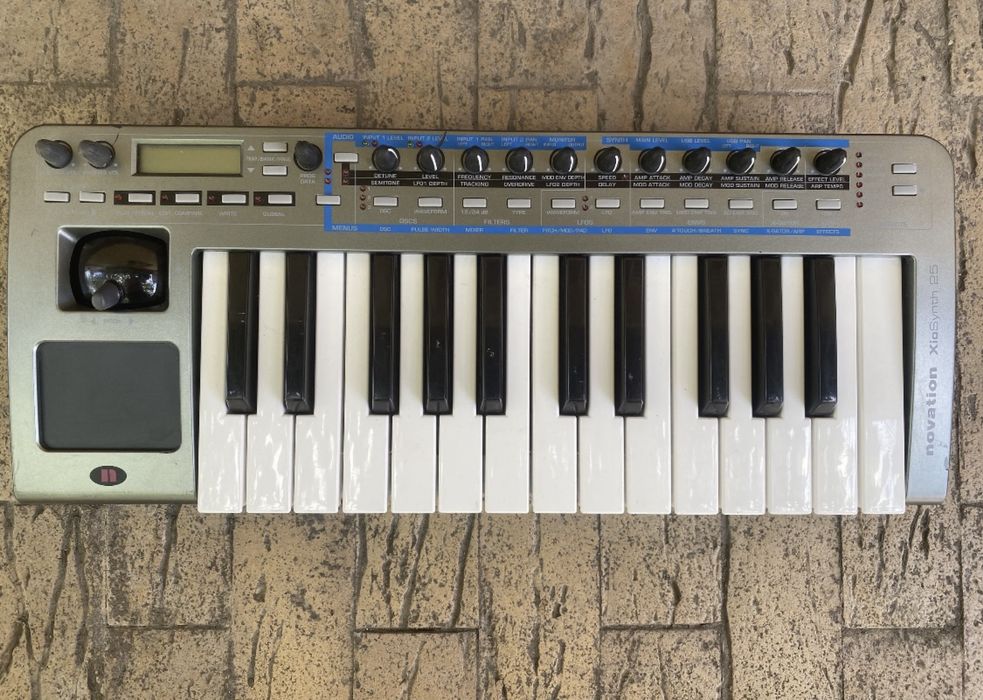 Novation XioSynth x25
