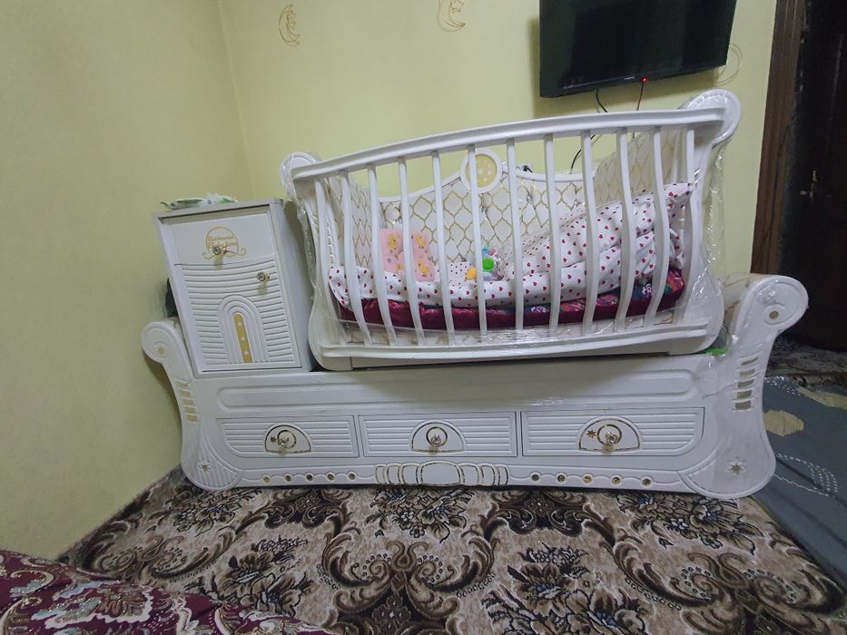 Bolalar uchun karavat divani shkofchasi