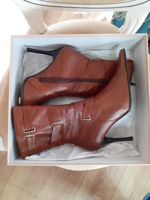 Vând cizme mărimea 37