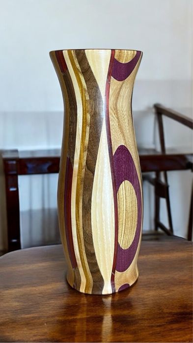 Уникални ръчно изработени вази от дърво и епоксидна смола