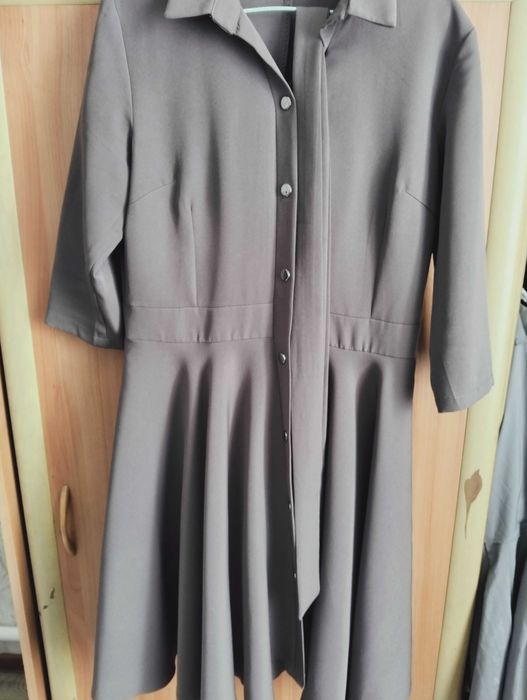 Продам платья разные