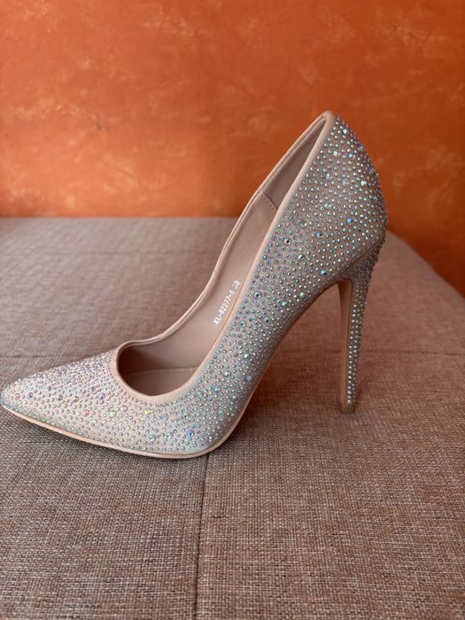 Обувки стилето с циркони