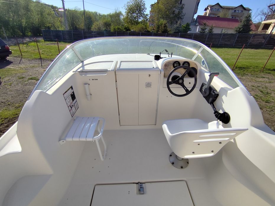 Barcă Jeanneau Lider 5,45-Motor Yamaha NOU-2025-ore 16-Peridoc Nou 1,4t