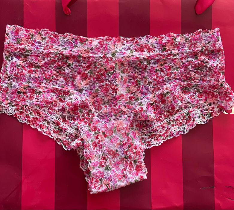 Дамско бельо Victoria’s Secret