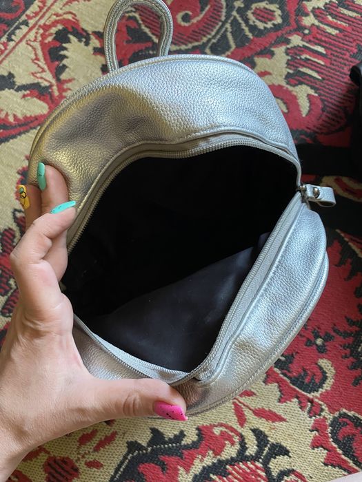 Дамска раница и чанти