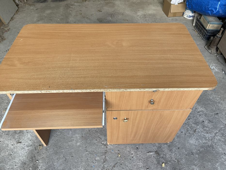 Продам стол