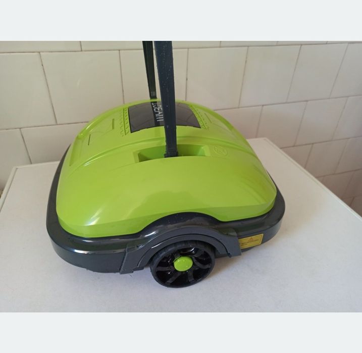 Robot fundul piscinei Wybot Osprey 200.