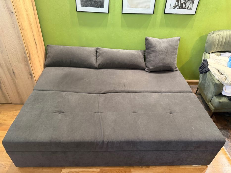 Разтегателен диван, закупен през октомври 2025 г.