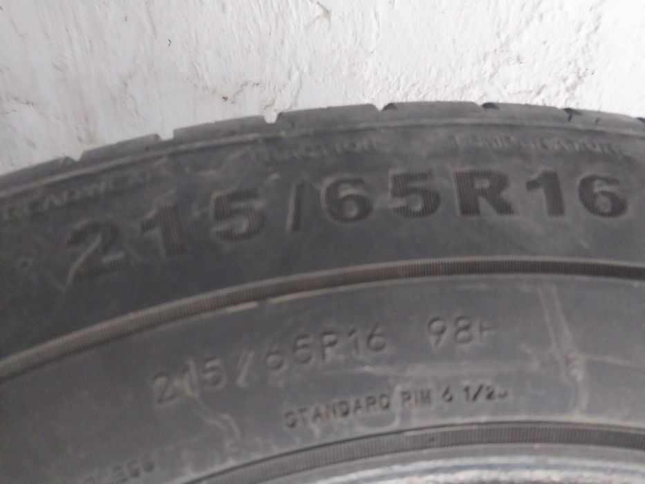 Продам летнию резину.