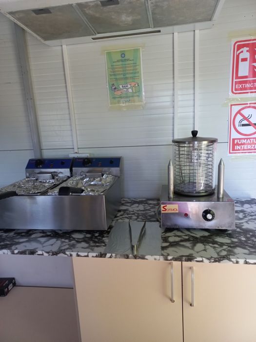 Vând rulota fast-food compet utilata