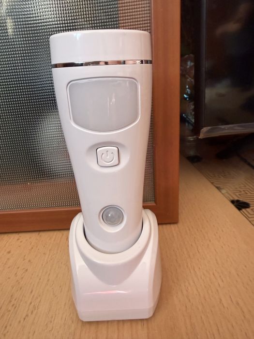 lanternă de urgență Xtralite NiteSafe Maxi cu lumină de veghe