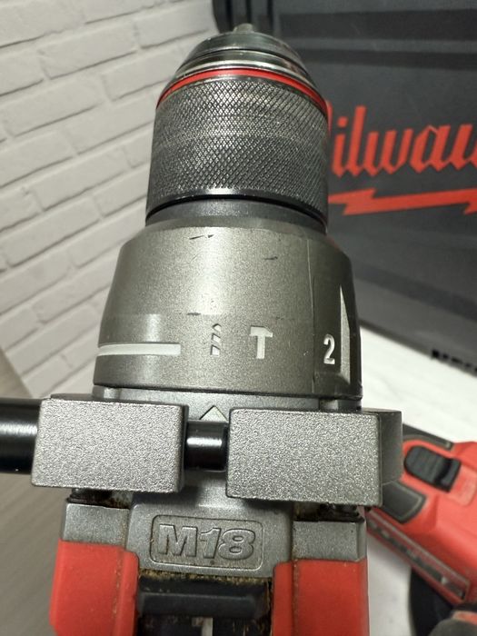Millwaukee шуруповерт + ушм в кейсе!!!