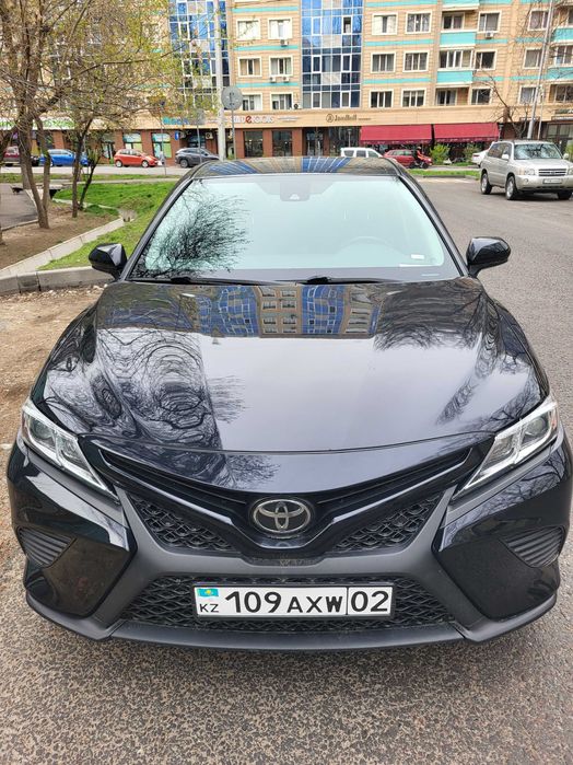 Автомобиль тойота камри 2020