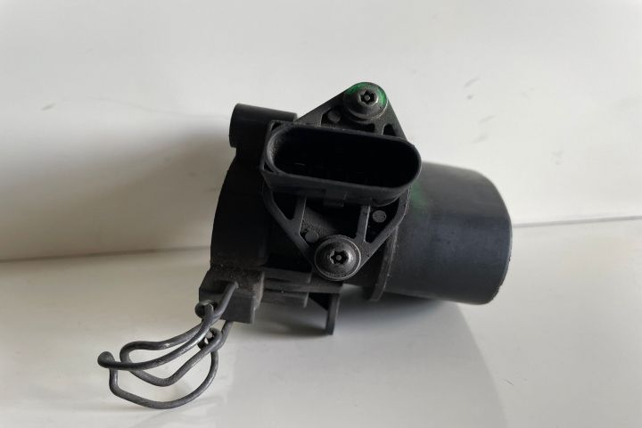 Debitmetru aer  Bosch 98090430 Renault Clio a 2-a generatie seria