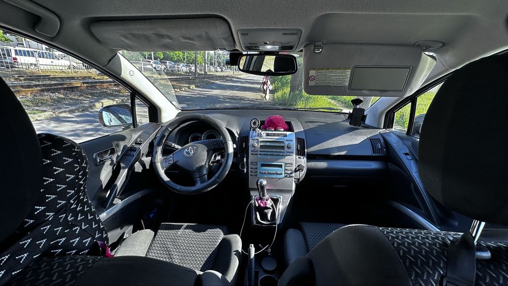 Тойоти Корола Версо 1,8 129 к.с. бензин. Тъмно сив