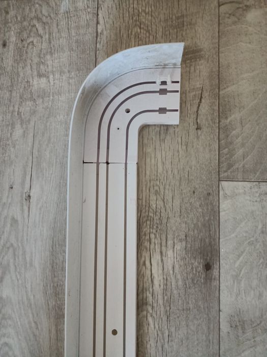 Срочно продам карниз потолочный